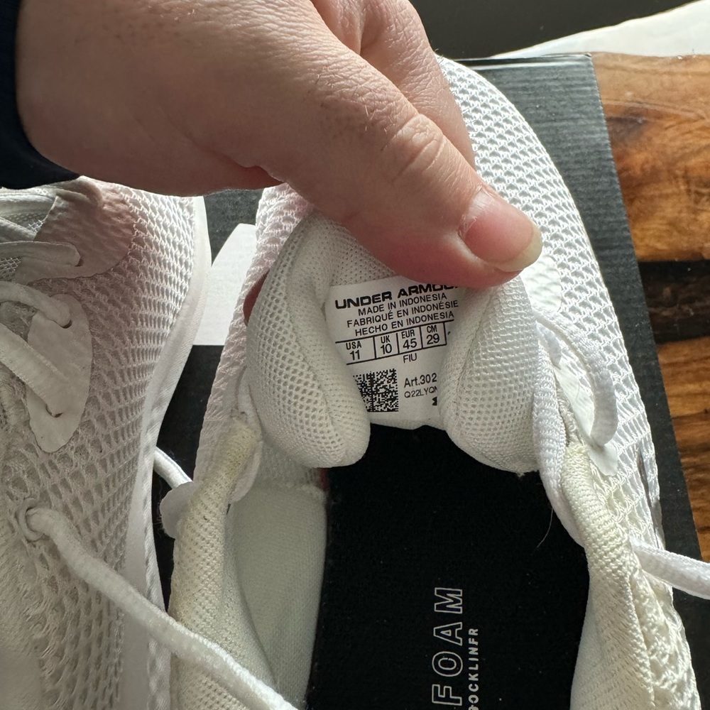 Under armour charged pursuit 3 running shoes READ DESCRIPTION - Picture 7 of 7